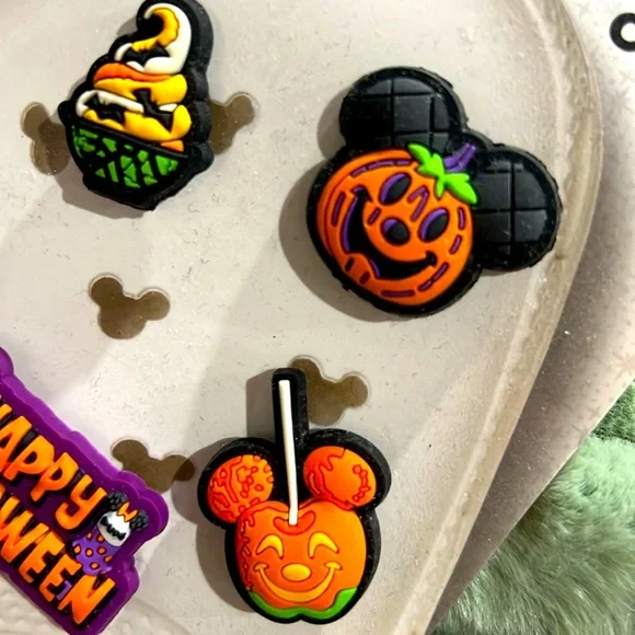 NWT Disney Crocs Halloween Jibbitz charms - Picture 3 of 3